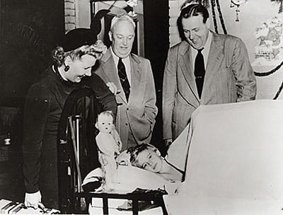 Ruth Lyons visits Cincinnati Children's in 1939. Ruth Lyons visits Cincinnati Children's in 1939.